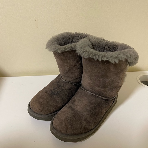 Uggs Bailey Bow gray size 3 big kids - Picture 8 of 8